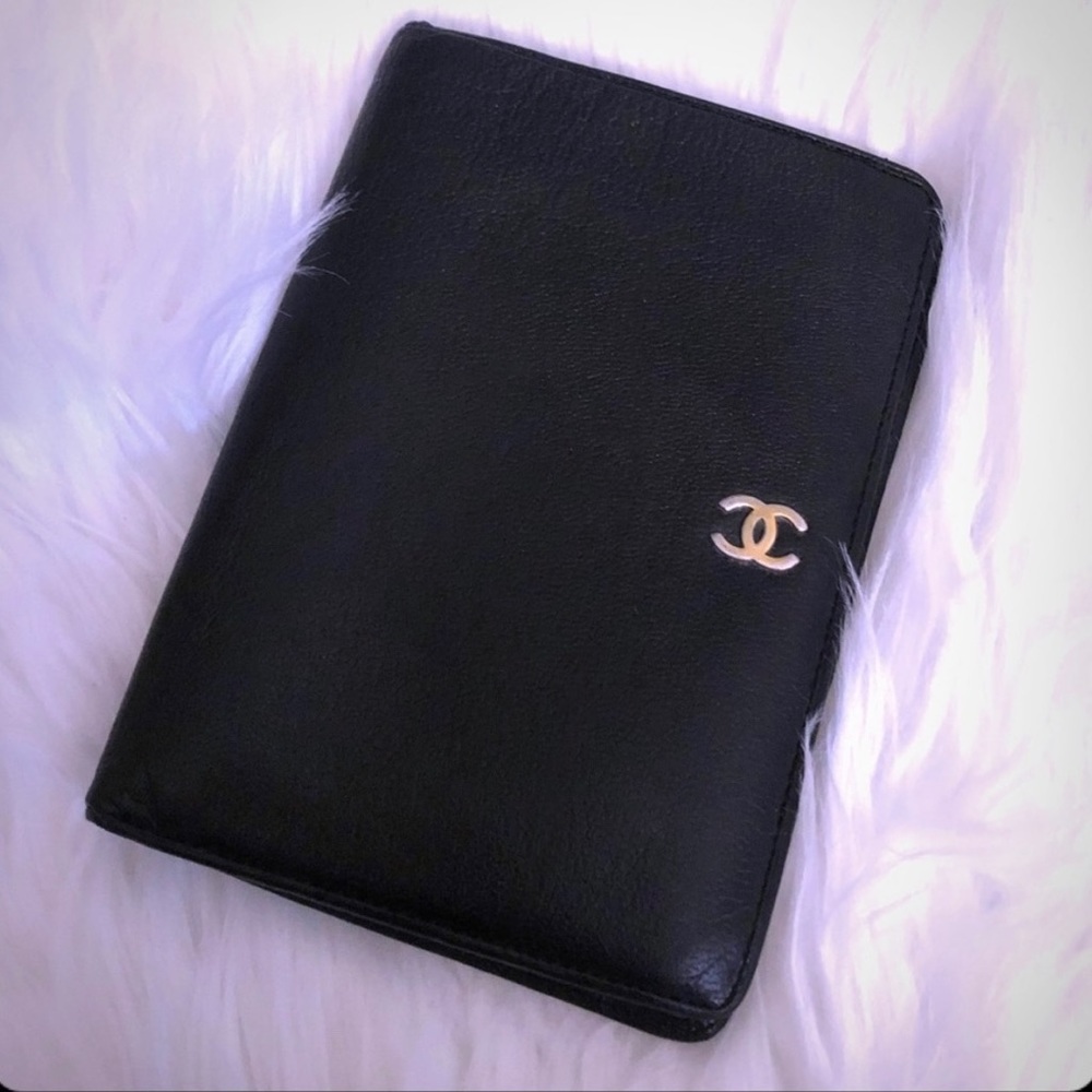Vintage Leather Chanel Bifold CC Black Wallet